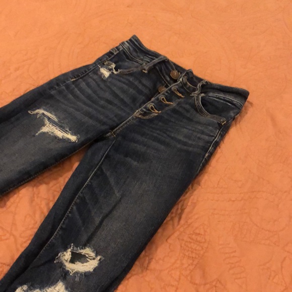 American Eagle high waisted ripped jeans 4 buttons - Picture 3 of 5